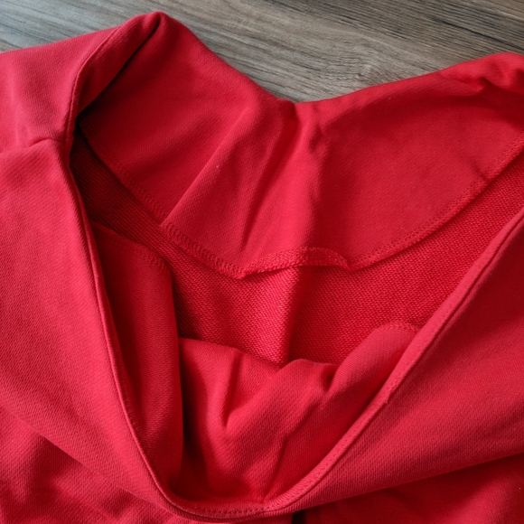 Red Cropped Sweatshirt Top - Picture 3 of 7